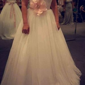 Never worm bridal gown
